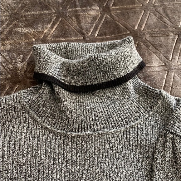 Calvin Klein turtleneck - Picture 3 of 5